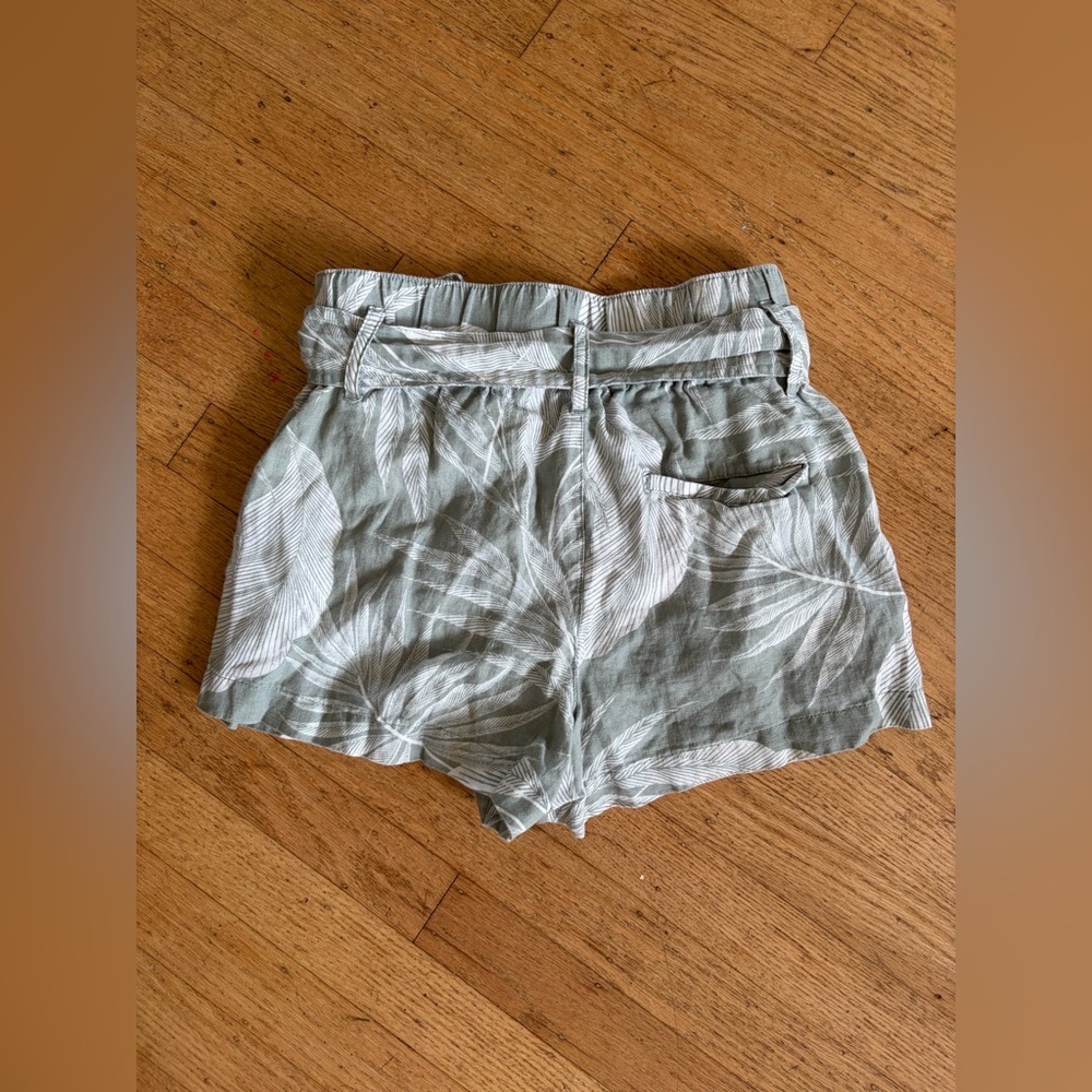 Tahari 100% linen shorts palm leaf tropical with faux turtle shell grommet belt - Picture 11 of 11